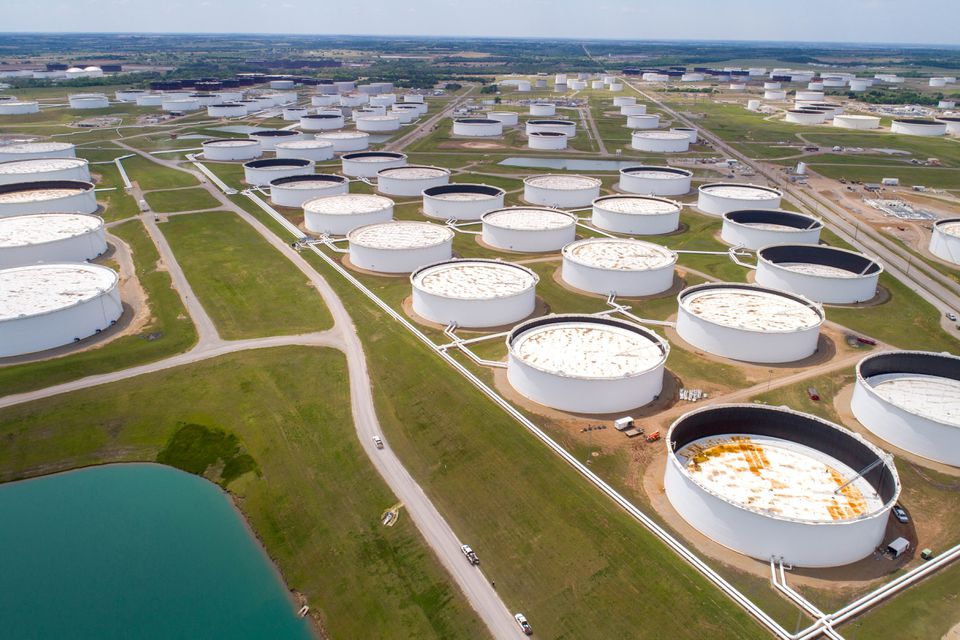 Oil climbs on supply worries, limited Omicron impact