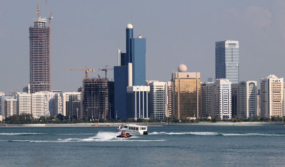 U.S. condemns deadly Houthi attack on Abu Dhabi; UAE reserves right to respond