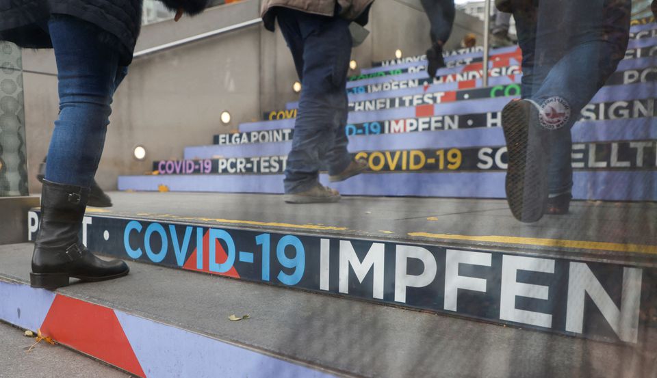 Austria shortens coronavirus quarantine, presses ahead with mandatory jabs