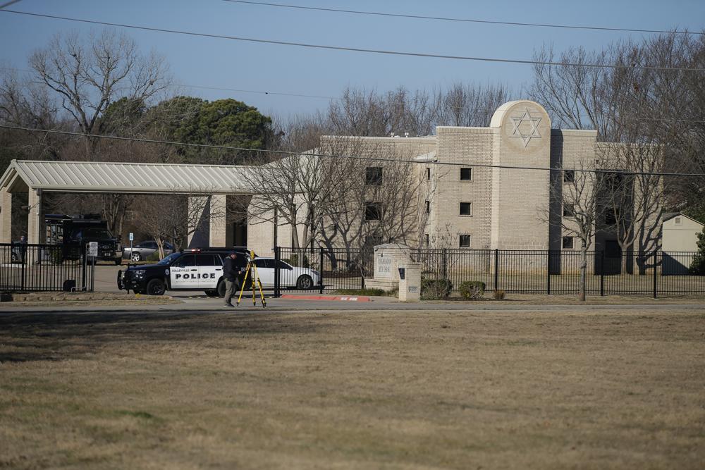 Support flows to &lsquo;changed&rsquo; Texas synagogue after standoff