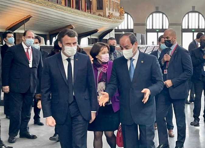 Sisi, Macron discuss issues of joint concern during meeting in France