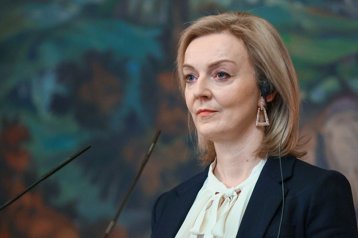 Britain says Russia&rsquo;s Putin could drag out Ukraine crisis for months