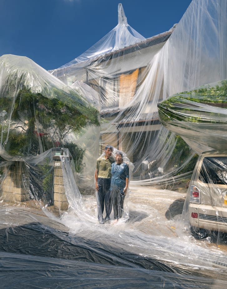 The Japanese photographer who shrink-wraps entire families &mdash; and their homes