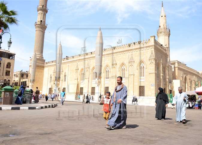 Egypt authorities close al-Hussein Mosque for maintenance and restoration