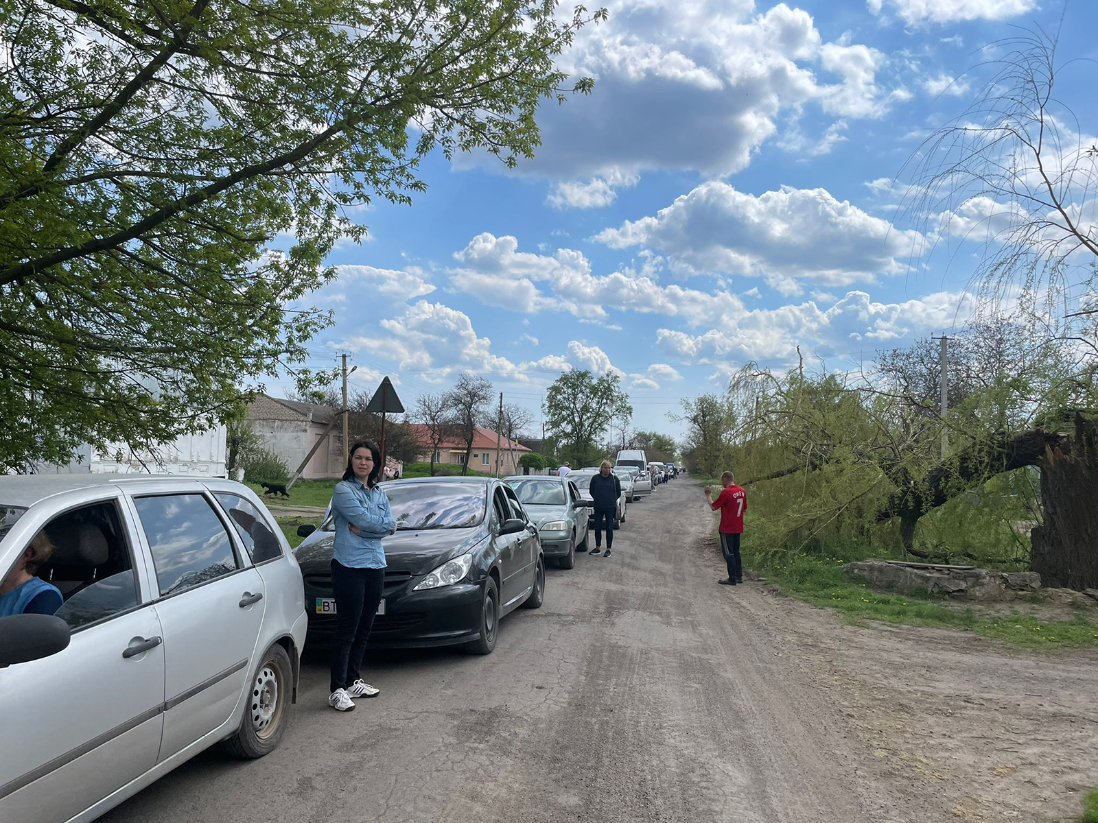 CNN team in South Ukraine sees convoy of 120 cars carrying families fleeing Russian-occupied Kherson CNN team in South Ukraine sees convoy of 120 cars carrying families fleeing Russian-occupied Kherson