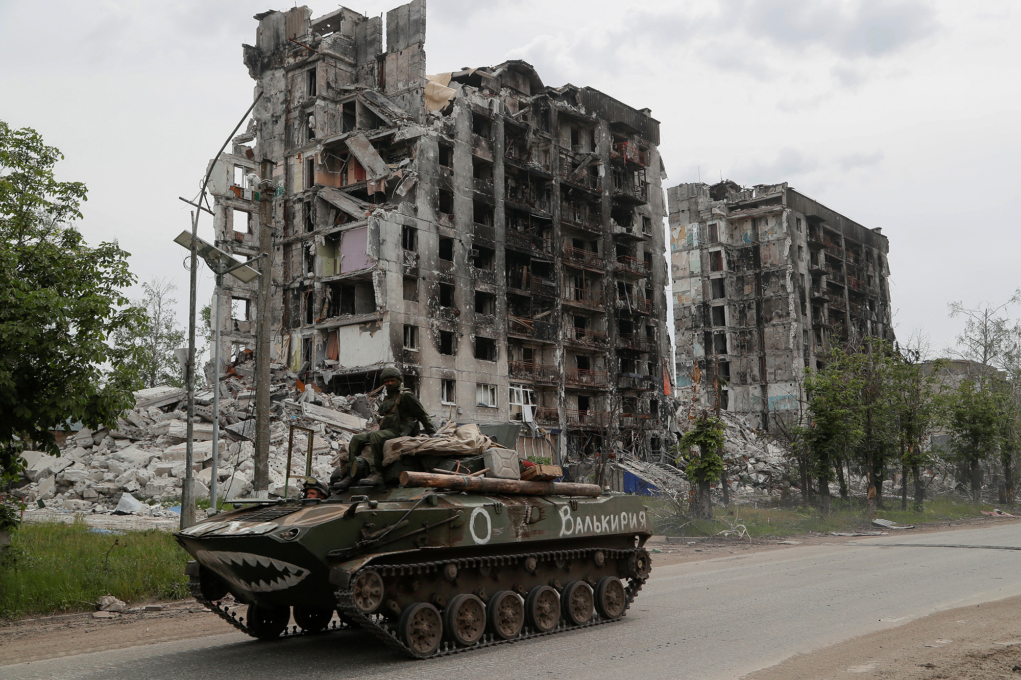 Continued heavy fighting in Ukraine’s Luhansk region, officials say