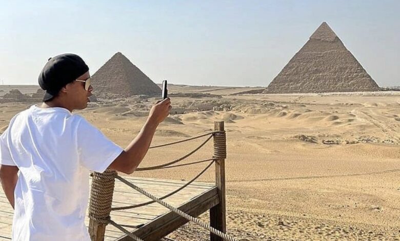 Ronaldinho visits Giza pyramids in May, 2022.