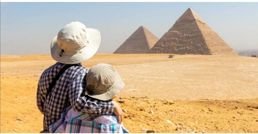 Tourism Ministry officially denies banning entry of children to Giza pyramids