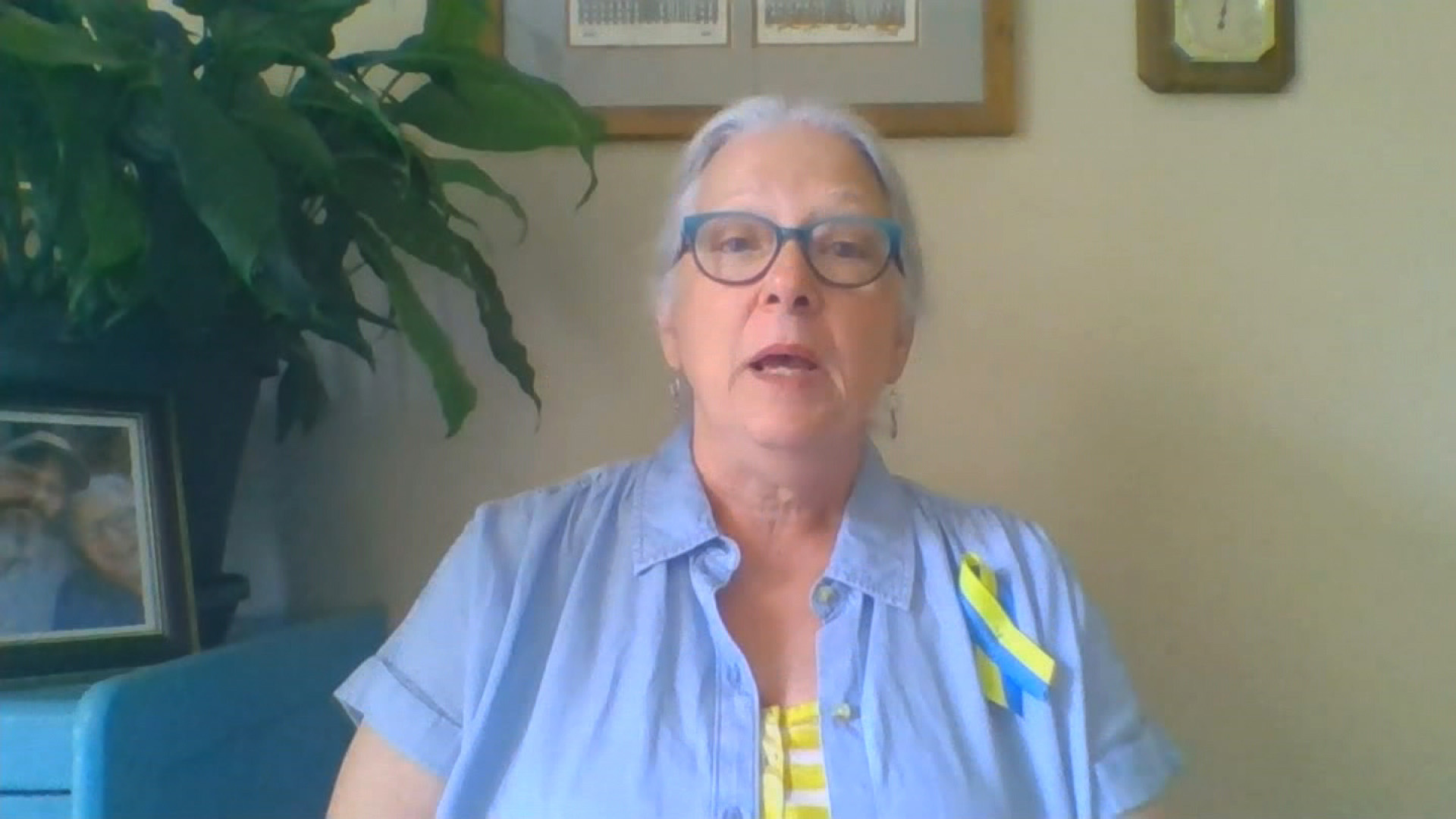 Mother of American captured says she&rsquo;s putting trust in US officials to bring him home