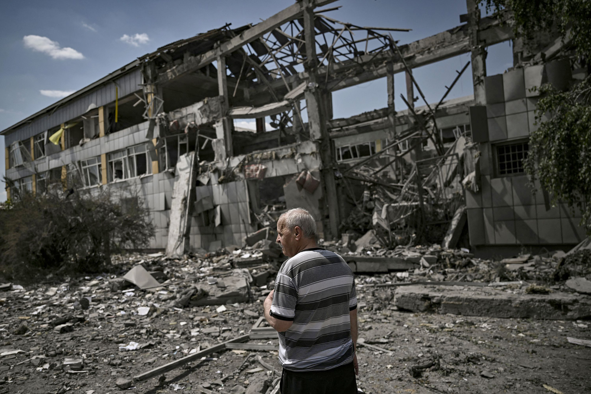 In neighboring Bakhmut those with nowhere else to go brace for their arrival