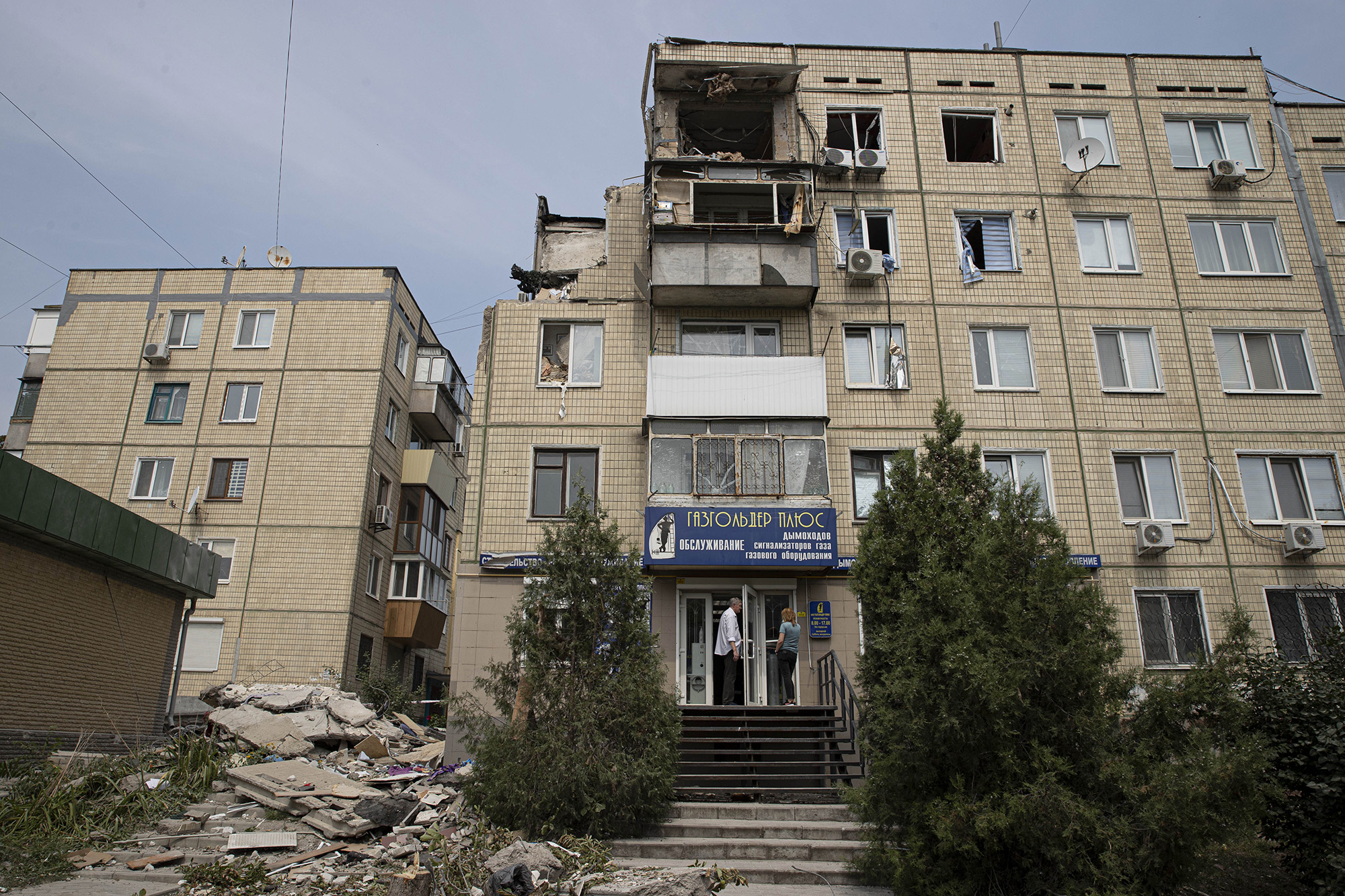 Shelling hits city across river from Russian-occupied nuclear power plant
