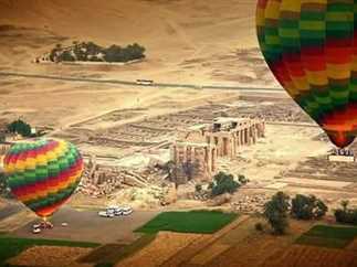 Hot air balloon flights fully suspended in Luxor