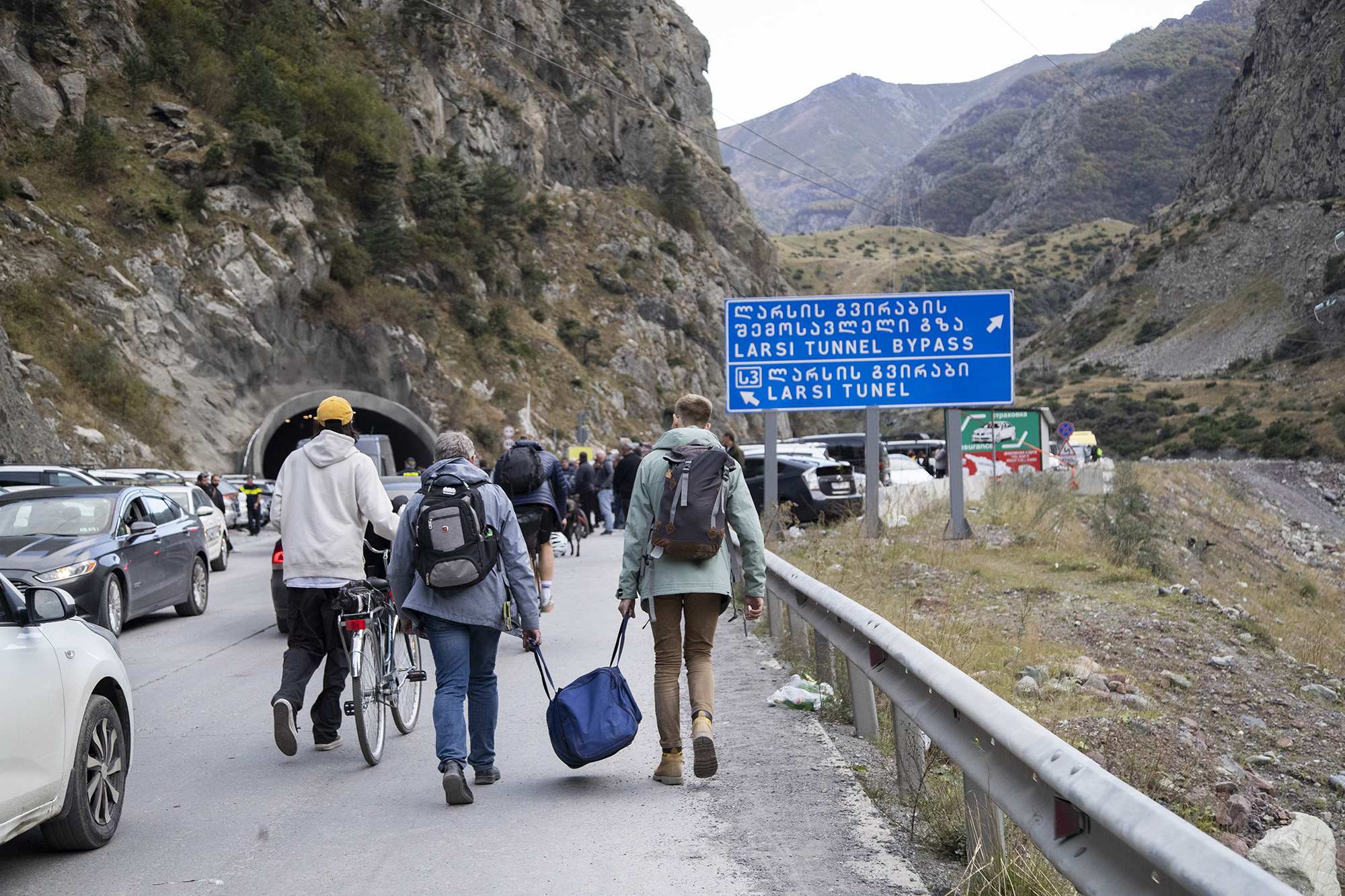 “Nobody knows what’s coming next”: CNN speaks with Russians trying to cross the border amid draft fears
