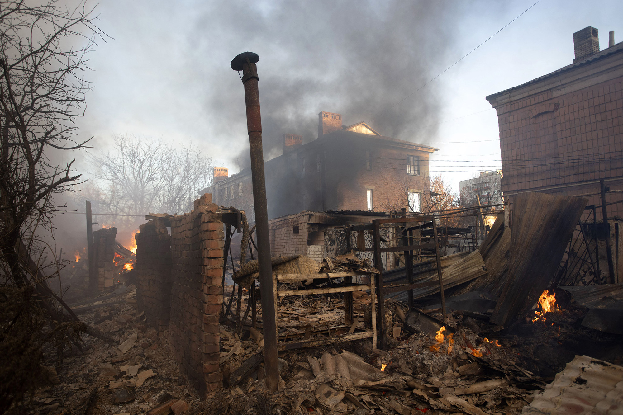 Shelling hits Bakhmut, Donetsk city, as fighting in east rages