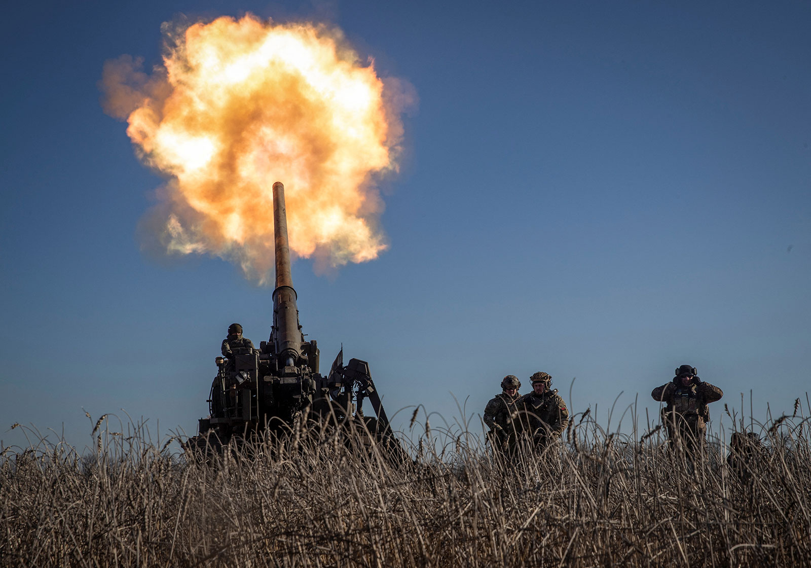 Bakhmut has been “a living hell” as paratroopers replace Wagner fighters,