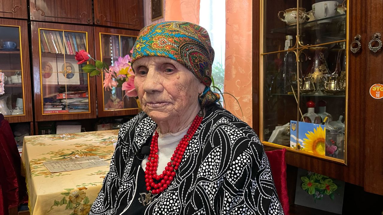 This 102-year-old Ukrainian survived Stalin&rsquo;s forced famine. Now she is making camouflage sniper suits