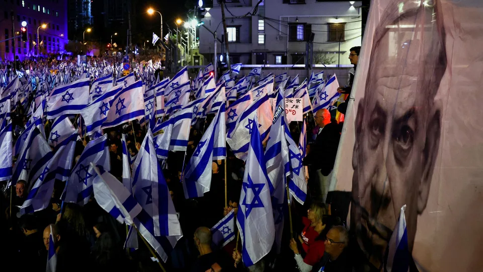 Netanyahu government makes first climbdown on plan to weaken Israel’s ...