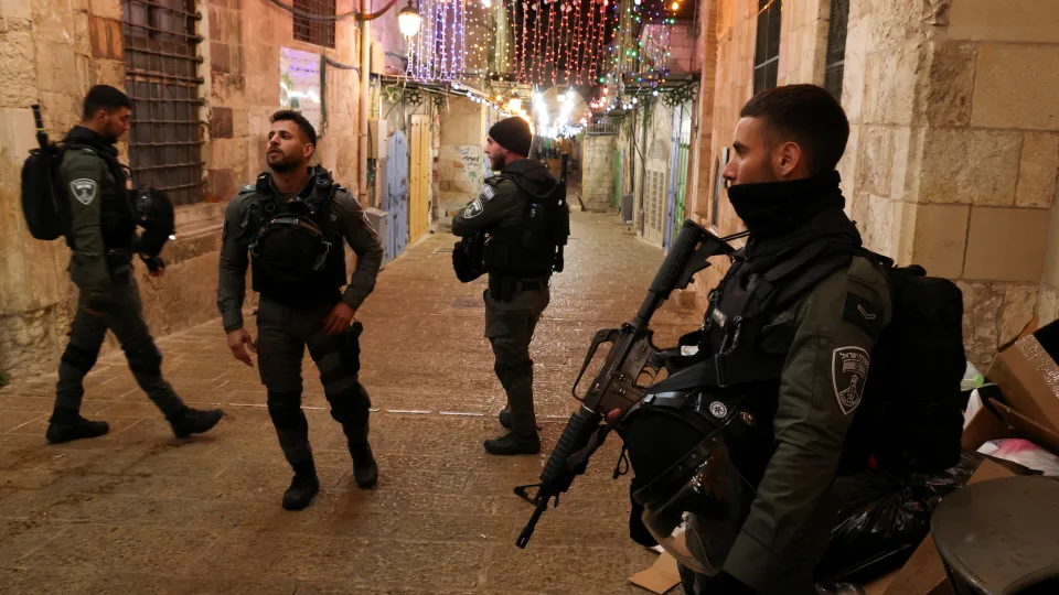 Palestinian man shot dead in disputed circumstances near Jerusalem's al-Aqsa compound - Vimarsana News