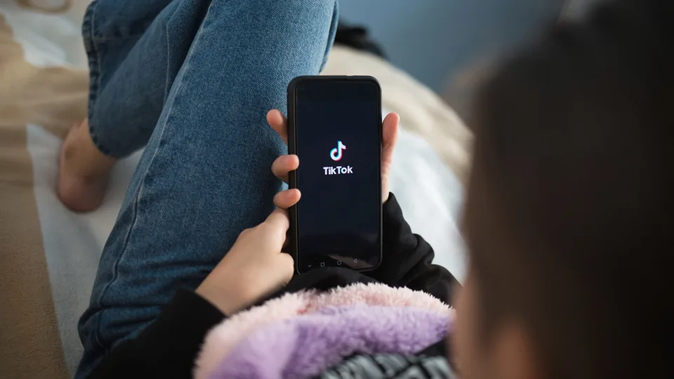Australia bans TikTok on federal government devices - Vimarsana News
