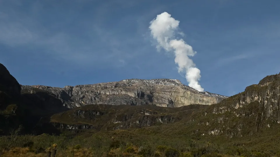 A deadly volcano could erupt 'within days or weeks' in Colombia. But only a small fraction of locals have evacuated - Vimarsana News