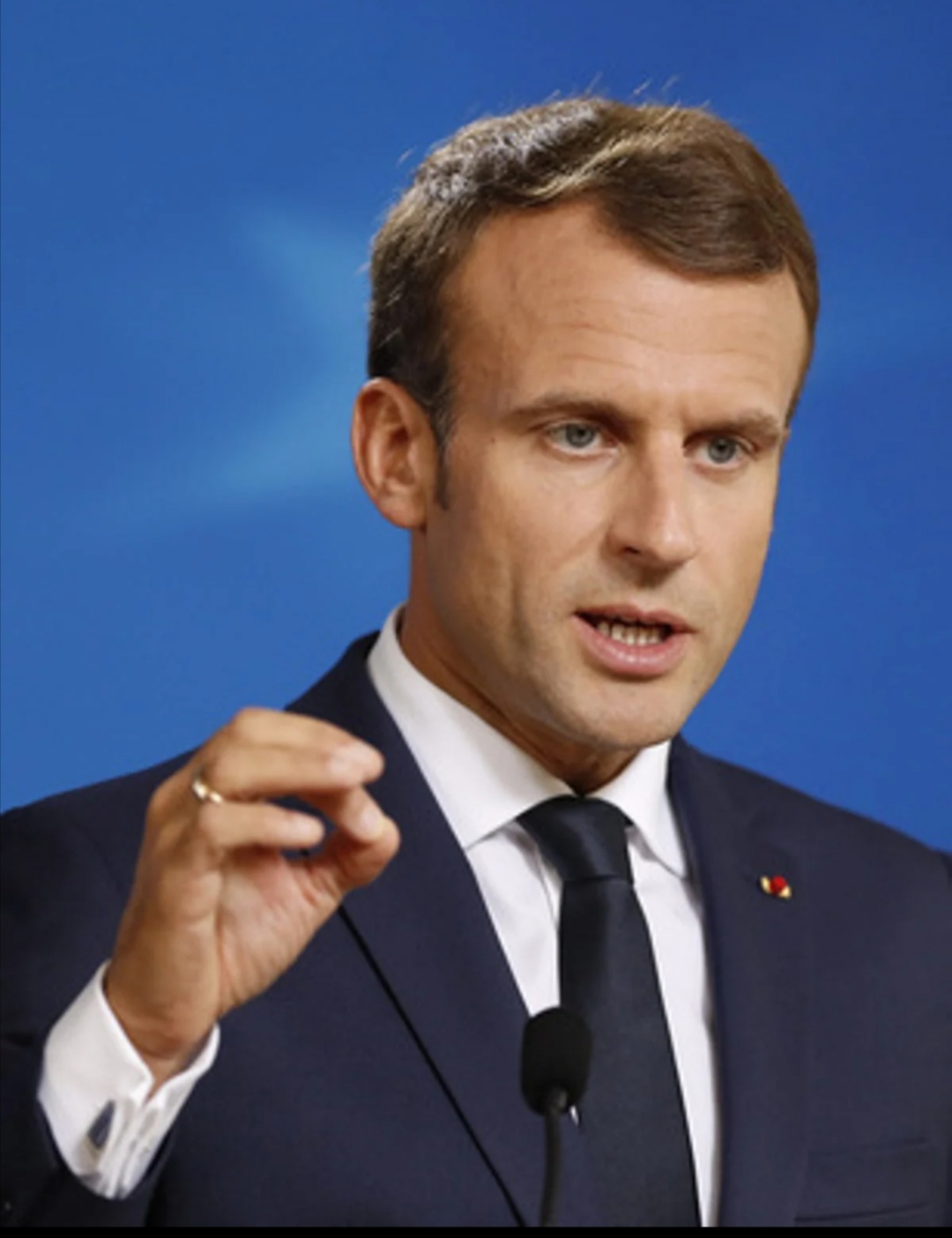 France “encourages all dialogue” over Ukraine