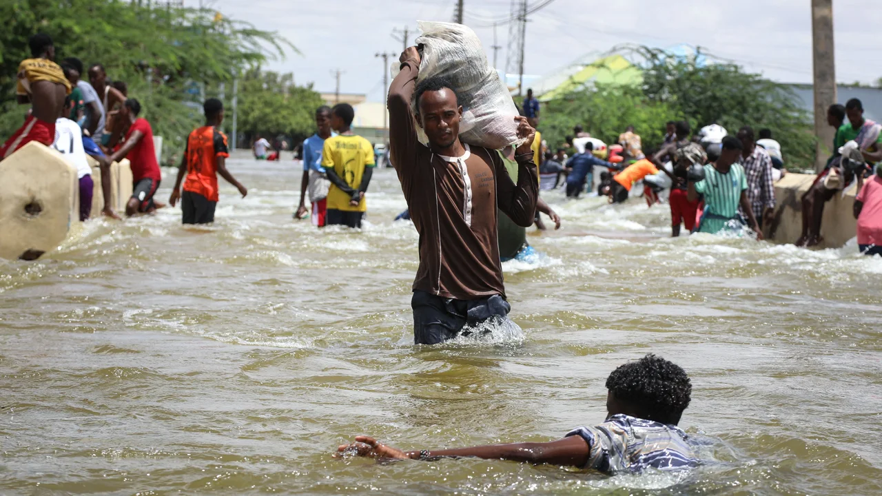 Almost 250,000 flee floods in Somali city that 'became like an ocean' - Vimarsana News