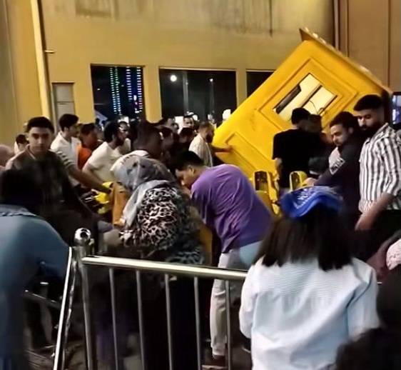 Ride falls in Alexandria shopping mall, injuring six people