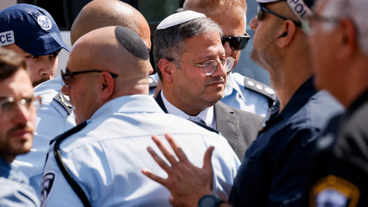 Divisive Israeli minister visits key Jerusalem holy site, drawing condemnation - Vimarsana News