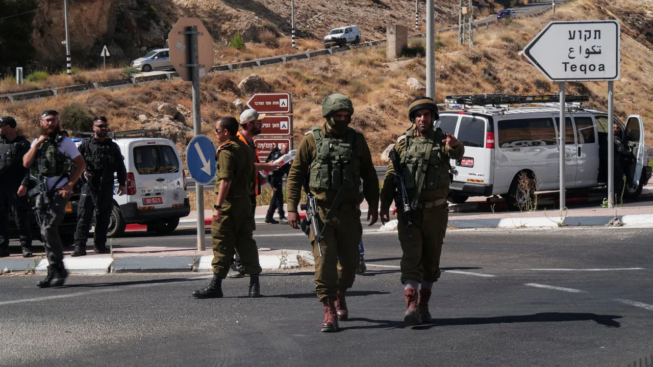 Israeli forces continue to raid West Bank settlements