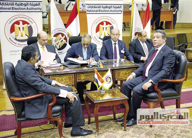 Hazem Omar submits his candidacy papers for the Egyptian presidency
