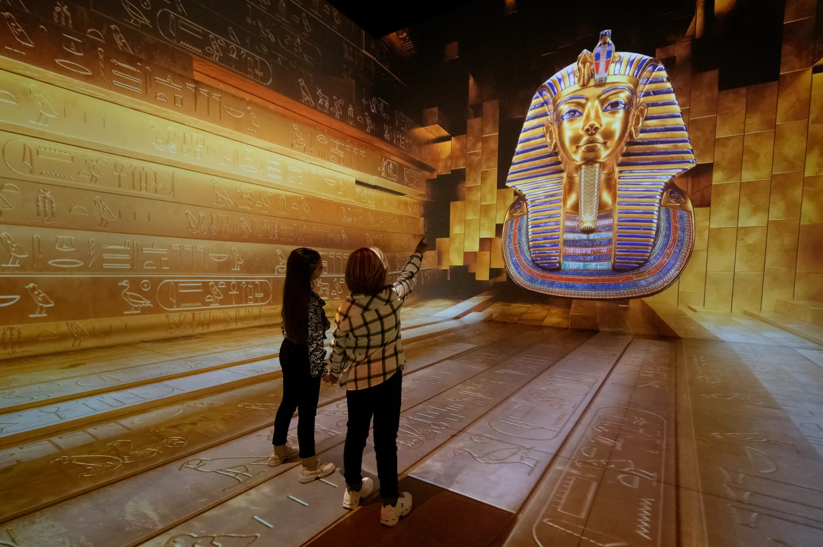 Video: At the heart of Boulevard World, the King Tut museum’s cutting-edge technology brings history to life