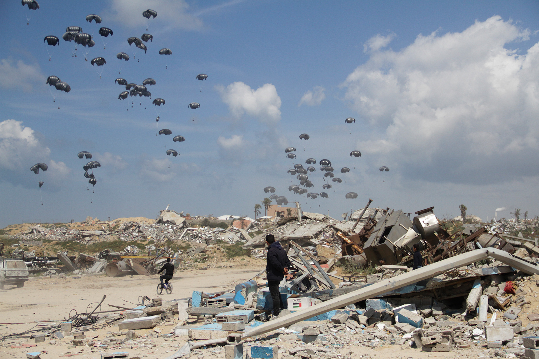 Hamas calls on Western countries to end “offensive” aid airdrops into Gaza