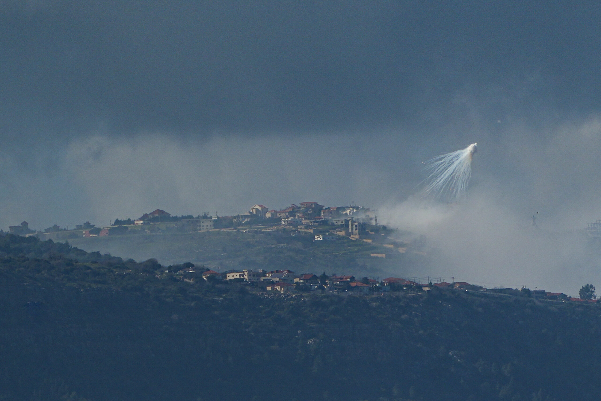 Israeli warplanes breach sound barrier in southern Lebanon to Beirut