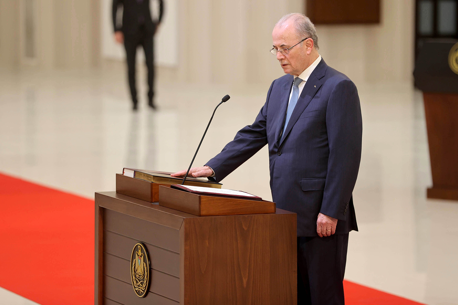 New Palestinian government sworn in