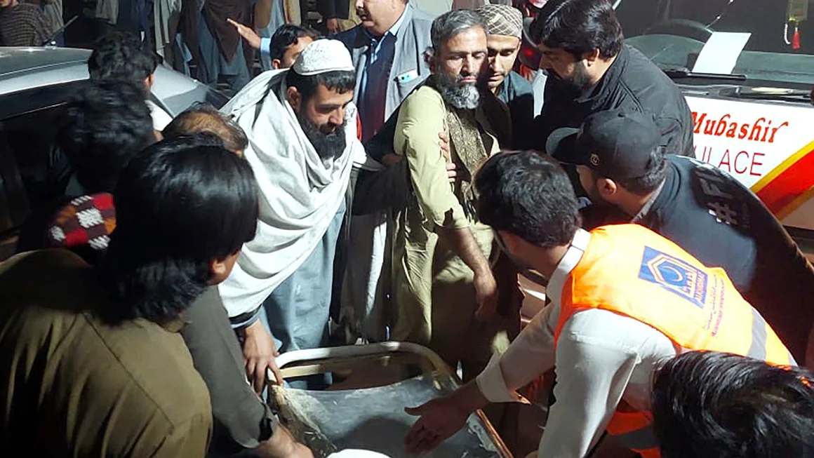 Deadly attack rocks Pakistan military base