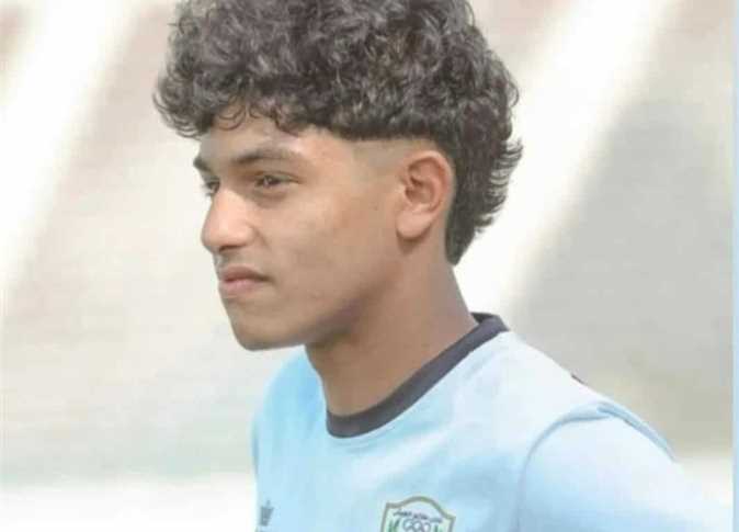 Young Egyptian football player dies after being run over by a train