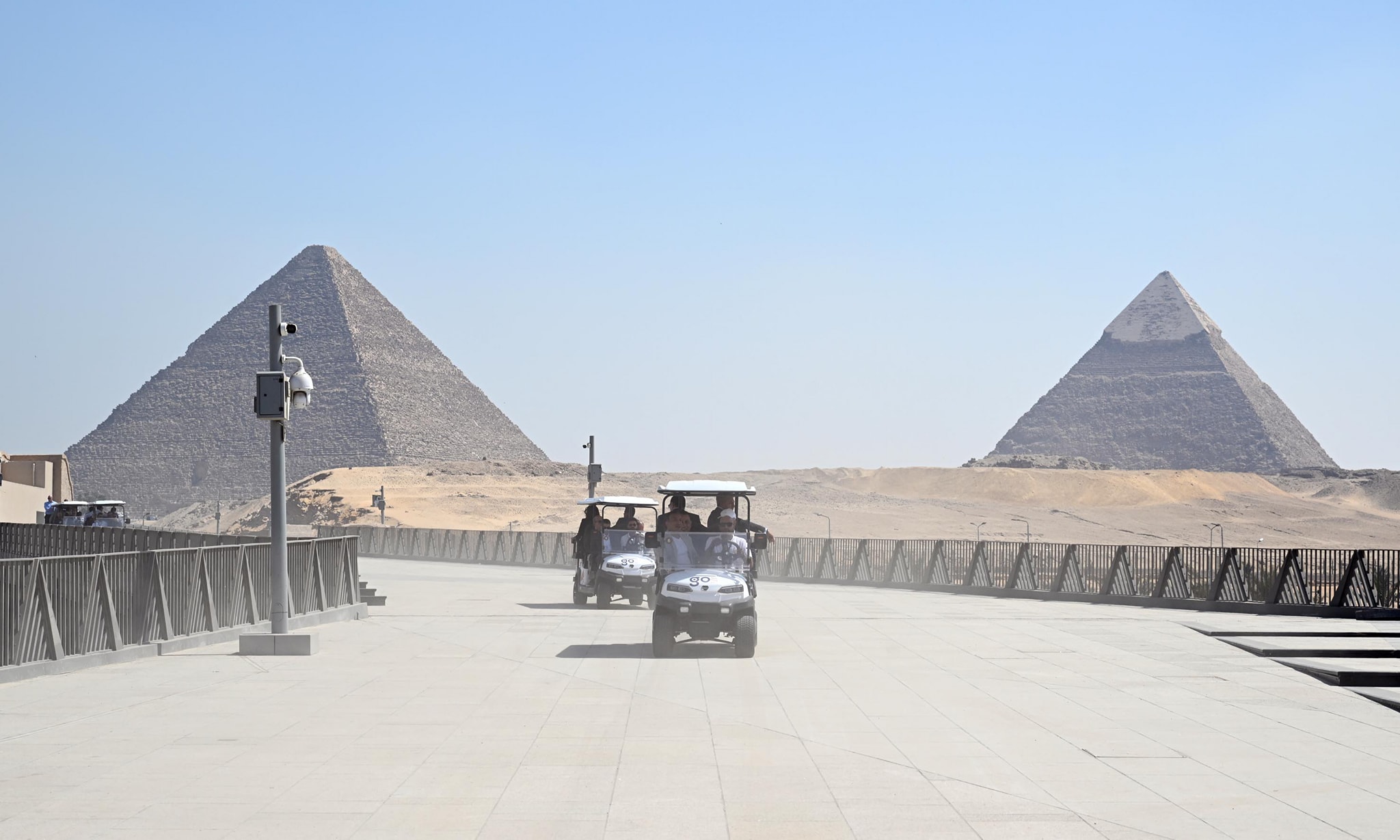 Photos: New tourist walkway connects Grand Egyptian Museum to Giza Pyramids