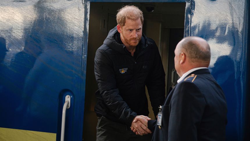 Prince Harry makes surprise visit to Kyiv after trip to Britain