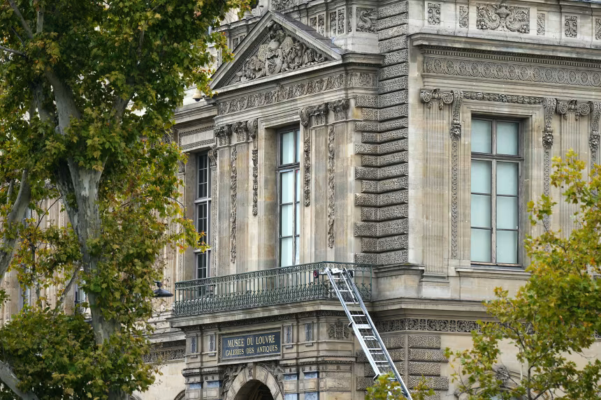 Four more suspects detained over Louvre jewel heist