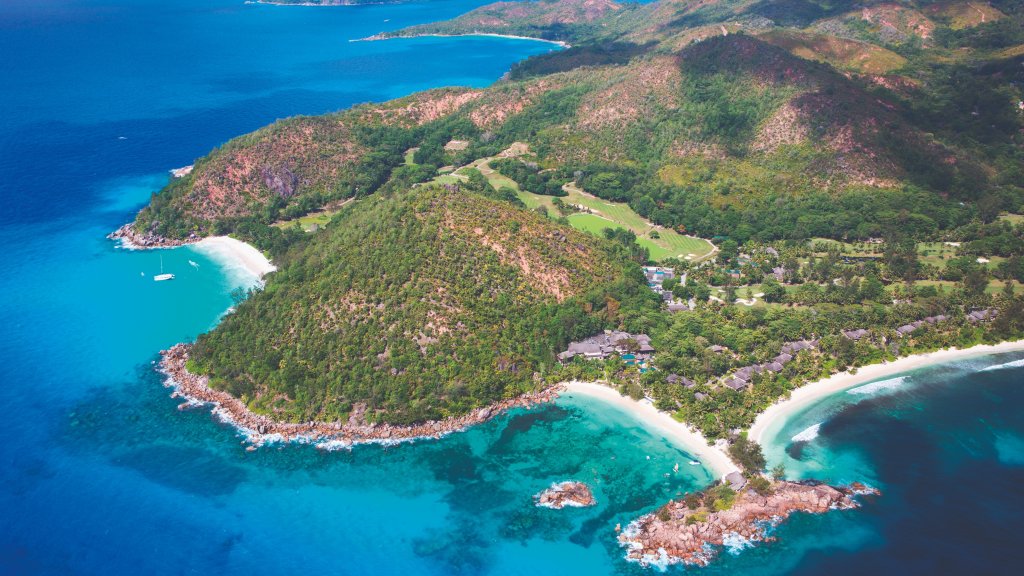 Egypt, Seychelles FMs stress boosting economic, investment cooperation