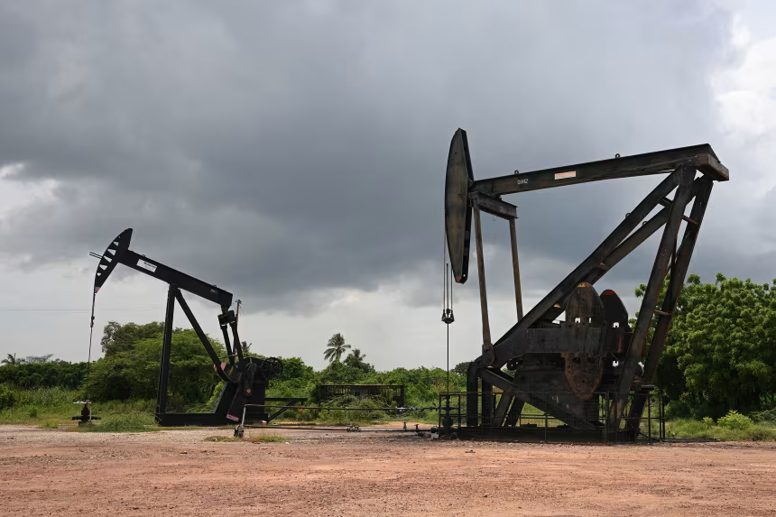 Trump says Venezuela will turn over 30 million to 50 million barrels of oil to US Trump says Venezuela will turn over 30 million to 50 million barrels of oil to US