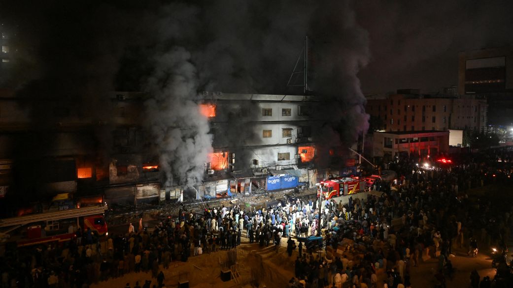 Dozens missing, 21 killed after massive Pakistan mall fire