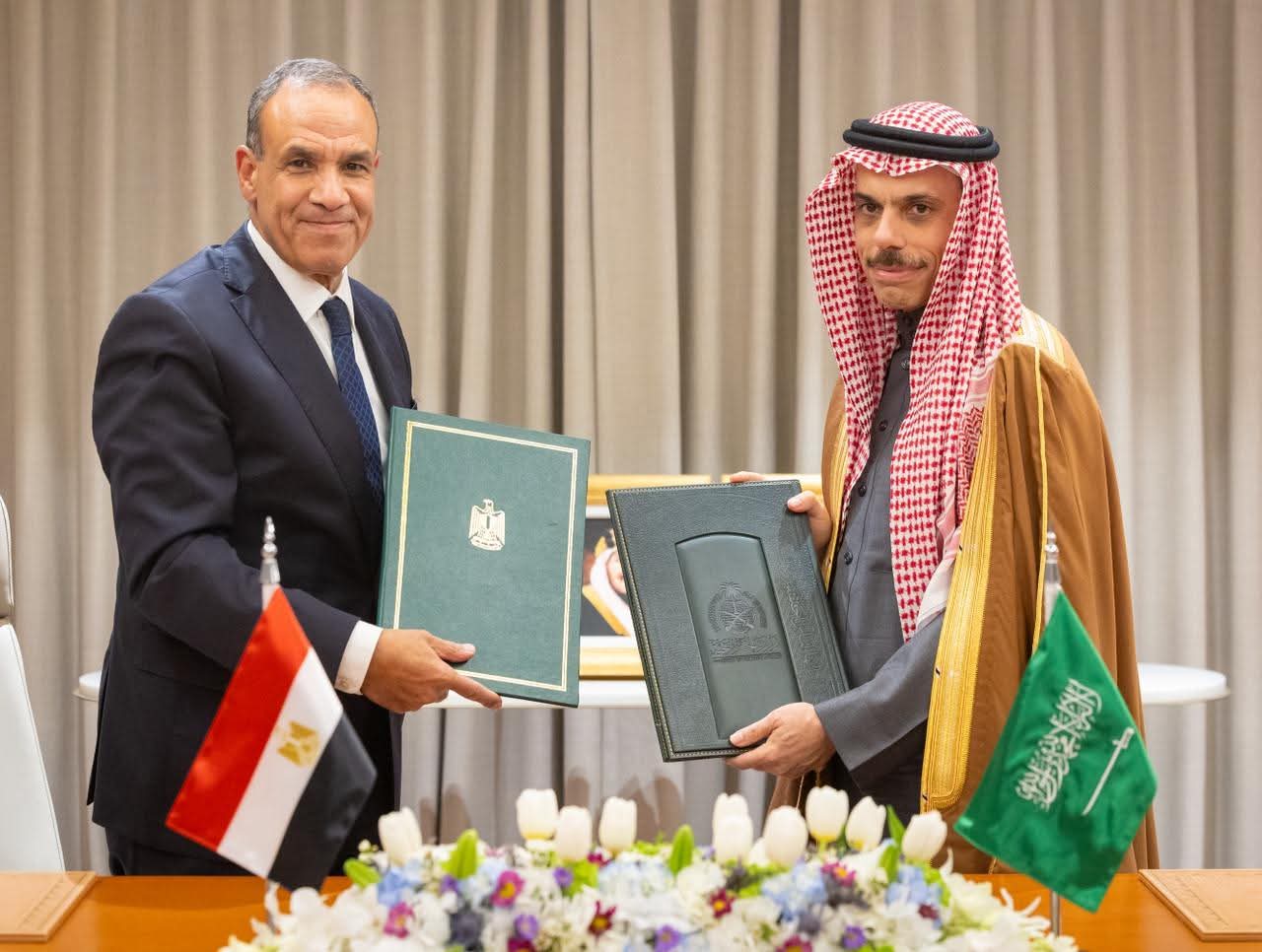 Saudi Arabia and Egypt sign mutual visa waiver agreement for specific passport holders