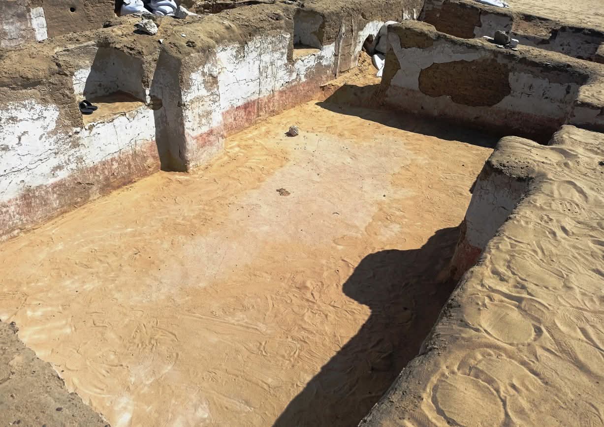 Ancient monastery uncovered in Egypt dates to beginnings of monasticism