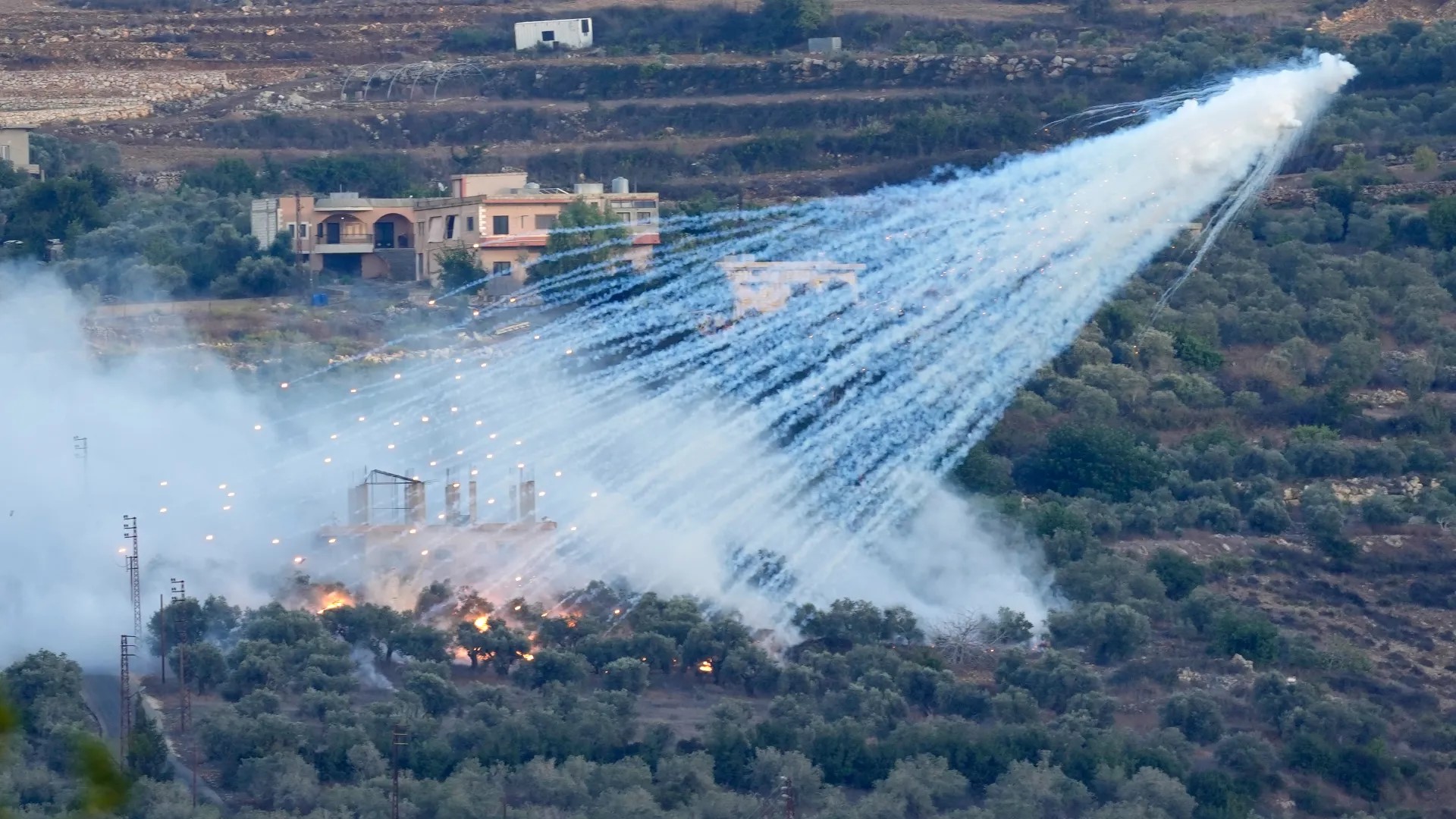 Human Rights Watch accuses Israel of using white phosphorus in southern Lebanon