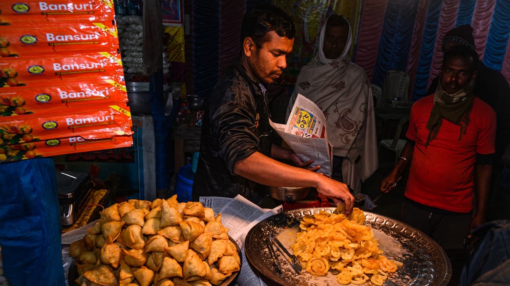 Iran&rsquo;s chokehold on Hormuz threatens India&rsquo;s beloved samosas and chai