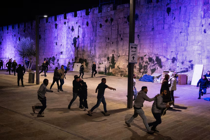 Israeli police attack journalists in Jerusalem, fracturing wrist of CNN producer