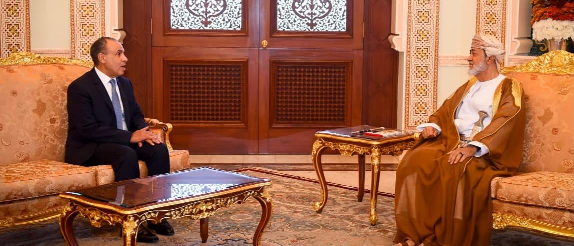 FM discusses regional de-escalation efforts with Oman