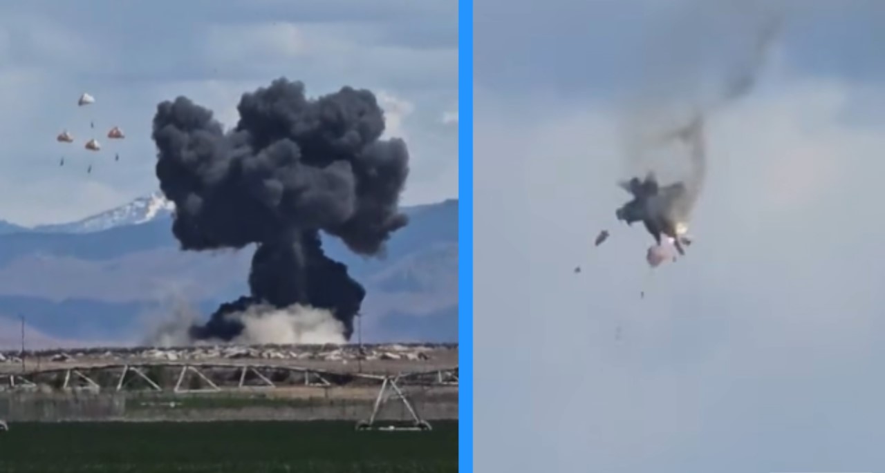 Video: Two US Navy jetliners collide during an air show