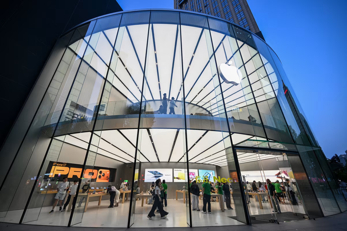 Apple’s new CEO will inherit strong sales and even greater expectations